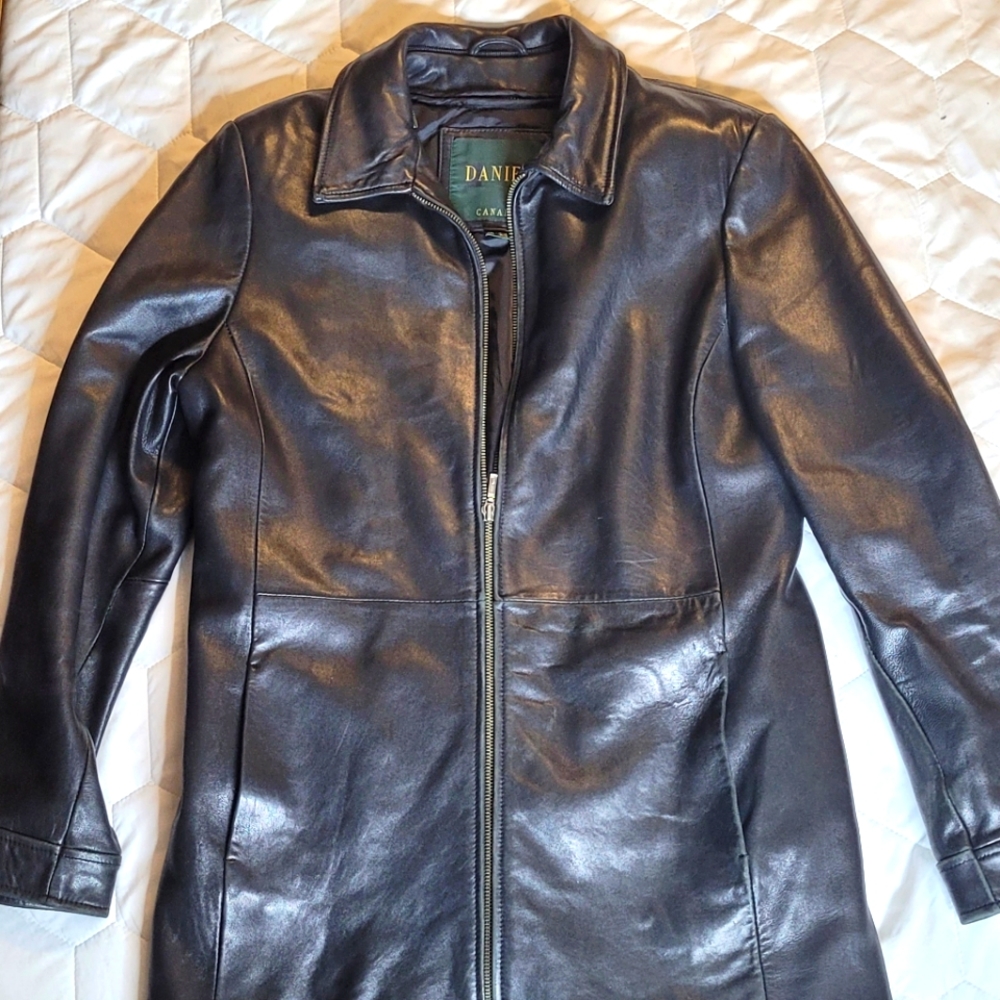 Vintage 90's Danier Black Leather Jacket lined in the inside